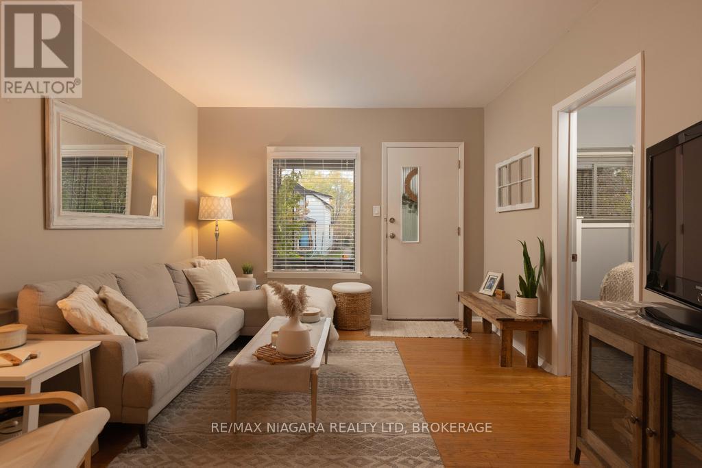 26 Hazel Street, St. Catharines, Ontario L2T 1E1 - Photo 2 - X12520900