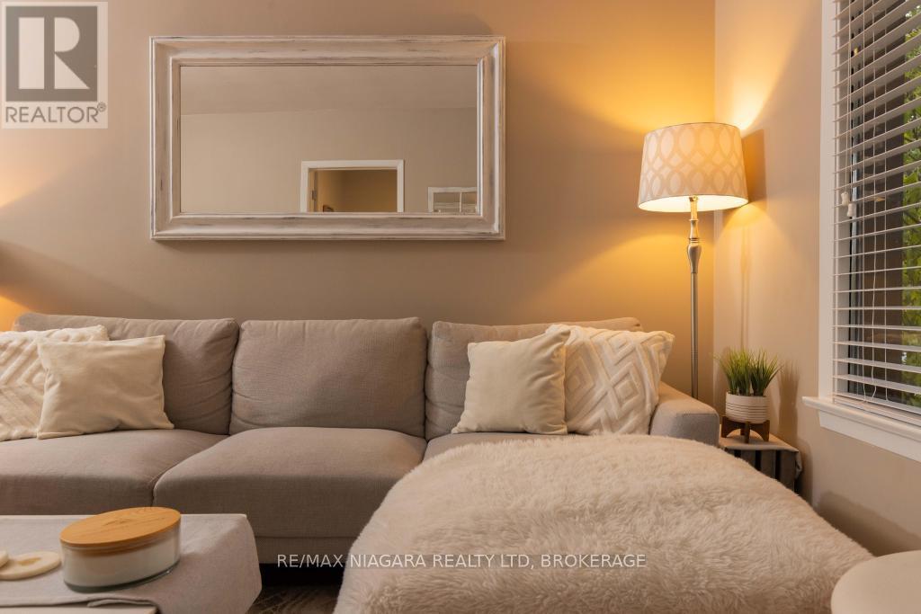 26 Hazel Street, St. Catharines, Ontario L2T 1E1 - Photo 3 - X12520900