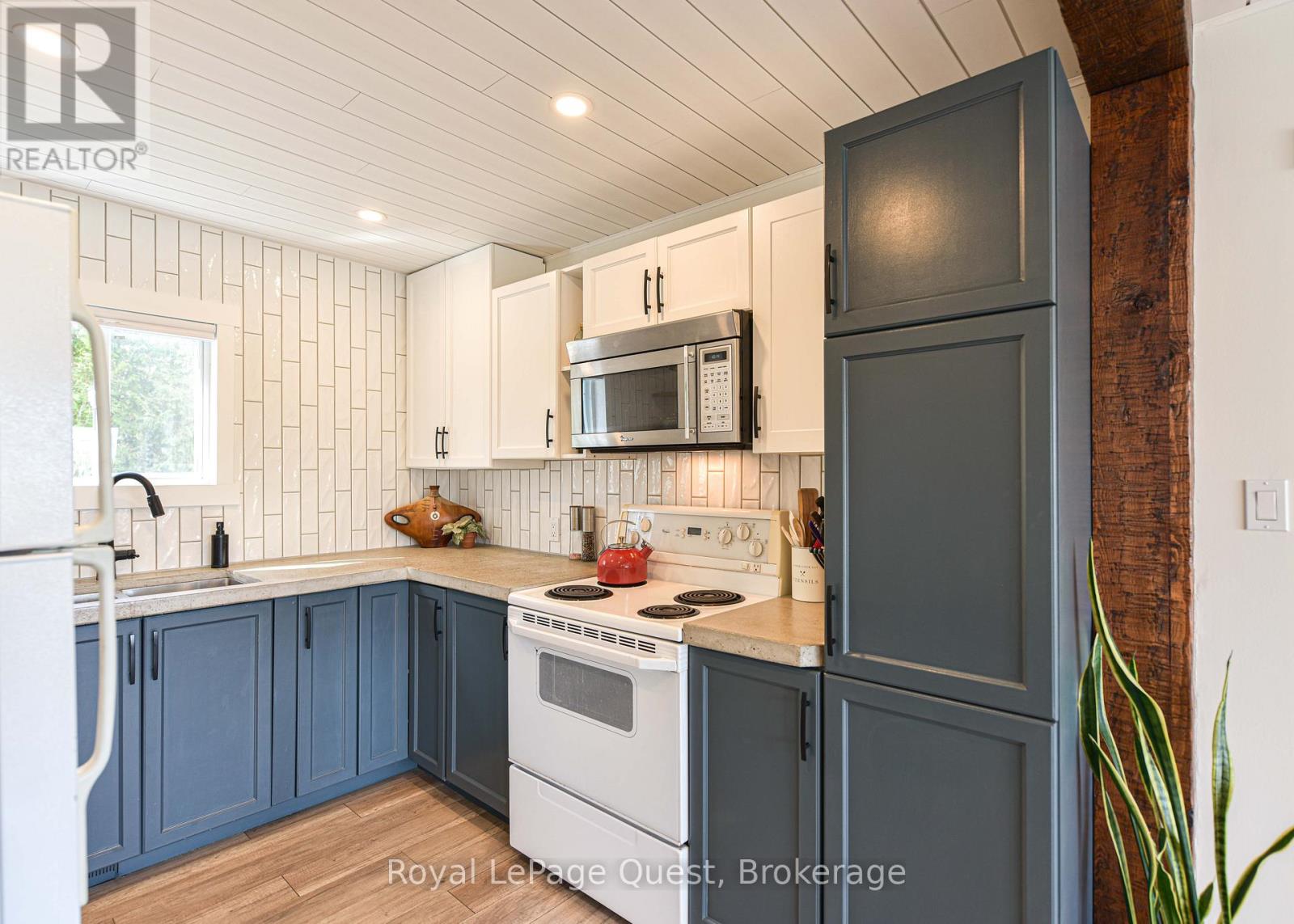 4304 Plum Point Road, Ramara, Ontario L3V 0P8 - Photo 15 - S12521150