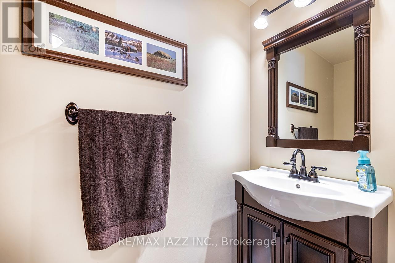 78 Bonnycastle Drive, Clarington, Ontario L1C 4S9 - Photo 4 - E12521122