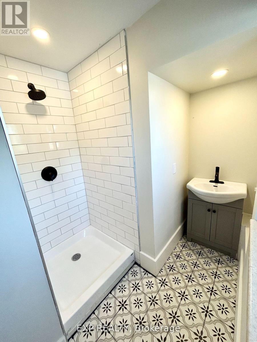 2 - 316 Front Street, Belleville, Ontario  K8N 2Z8 - Photo 5 - X12521002