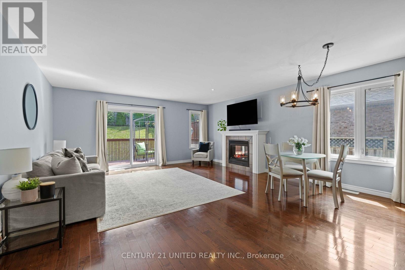 385 Bianco Crescent, Peterborough (Monaghan Ward 2), Ontario  K9K 0A5 - Photo 3 - X12521084