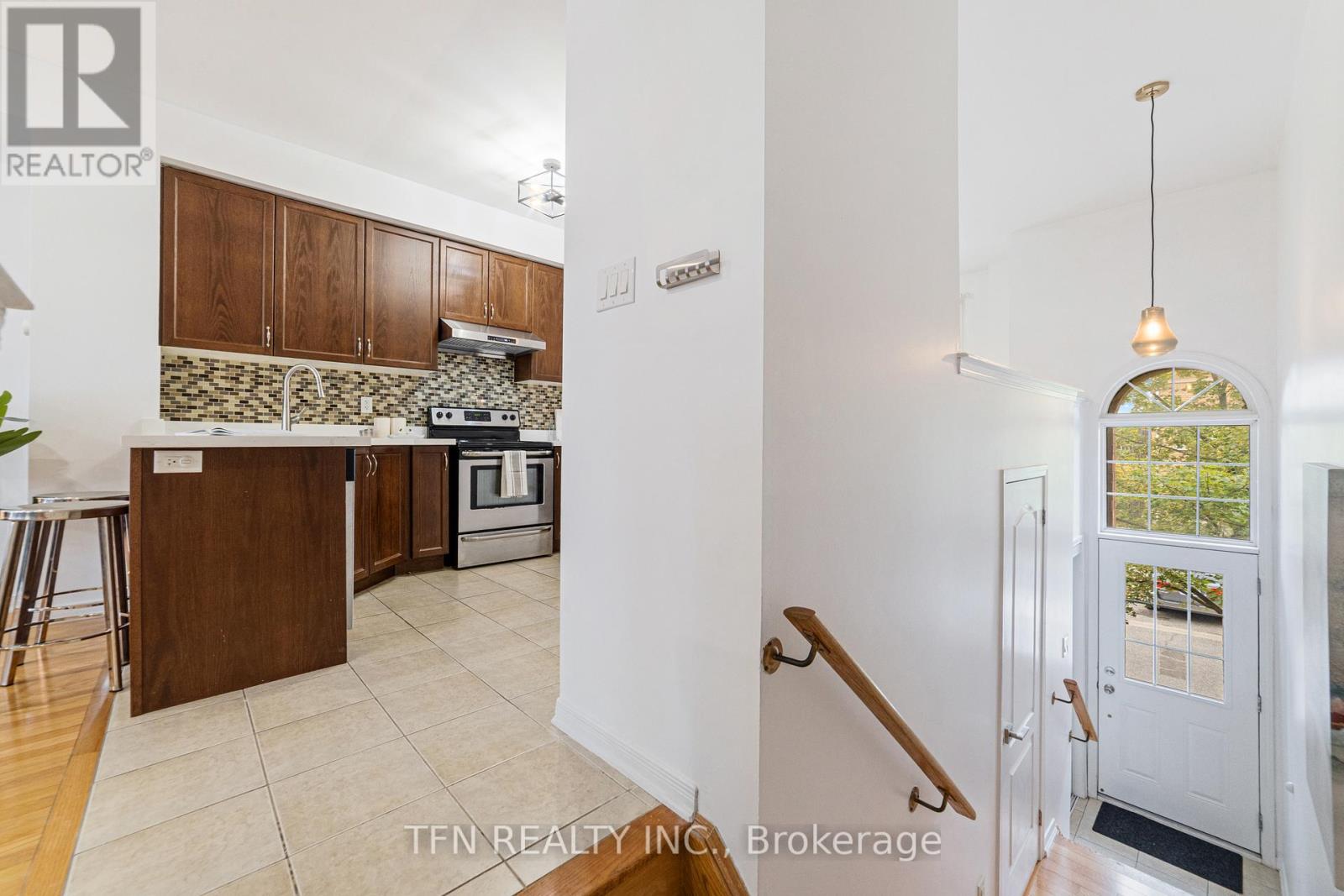 7166 Triumph Lane, Mississauga, Ontario L5N 0C5 - Photo 6 - W12520740