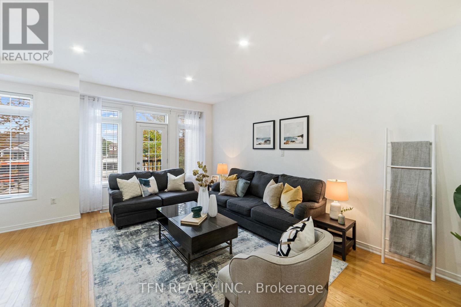 7166 Triumph Lane, Mississauga, Ontario L5N 0C5 - Photo 8 - W12520740