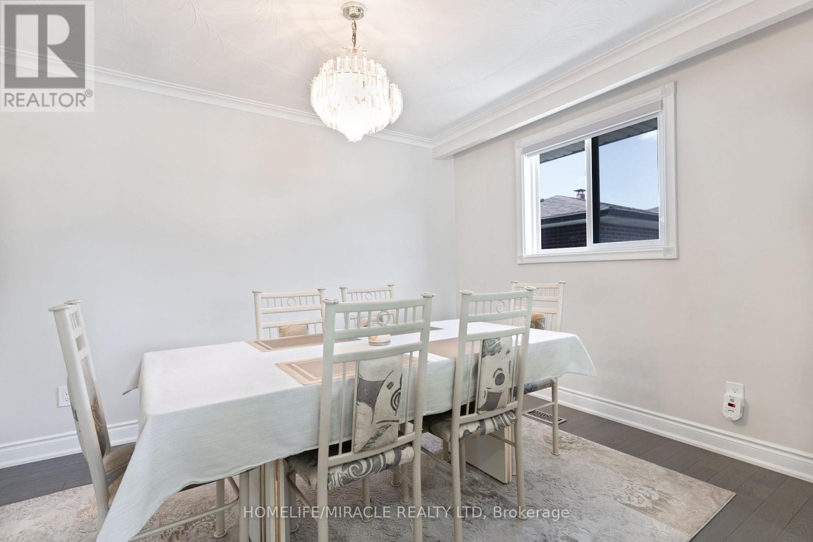 7568 Middleshire Drive, Mississauga, Ontario L4T 3S2 - Photo 10 - W12520752