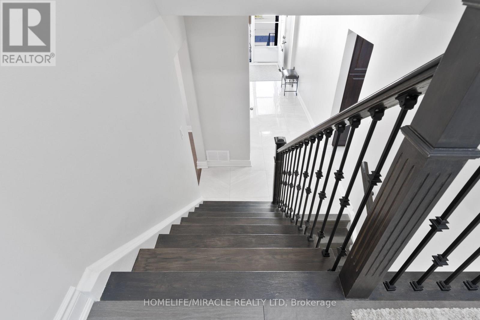 7568 Middleshire Drive, Mississauga, Ontario L4T 3S2 - Photo 21 - W12520752