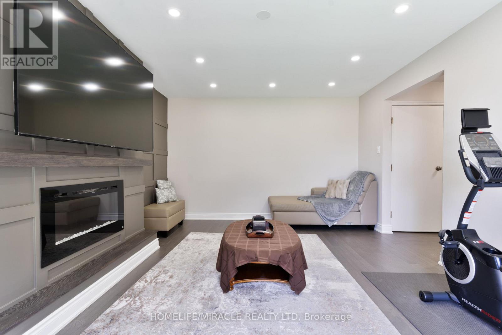 7568 Middleshire Drive, Mississauga, Ontario L4T 3S2 - Photo 25 - W12520752