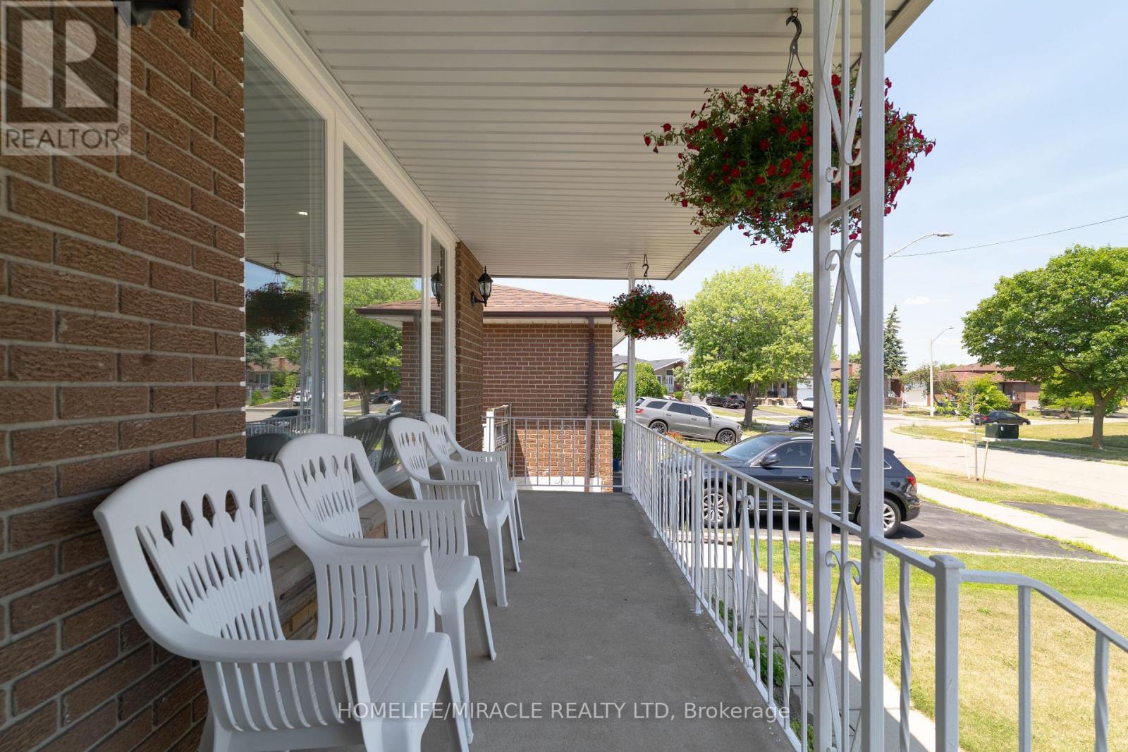 7568 Middleshire Drive, Mississauga, Ontario L4T 3S2 - Photo 36 - W12520752