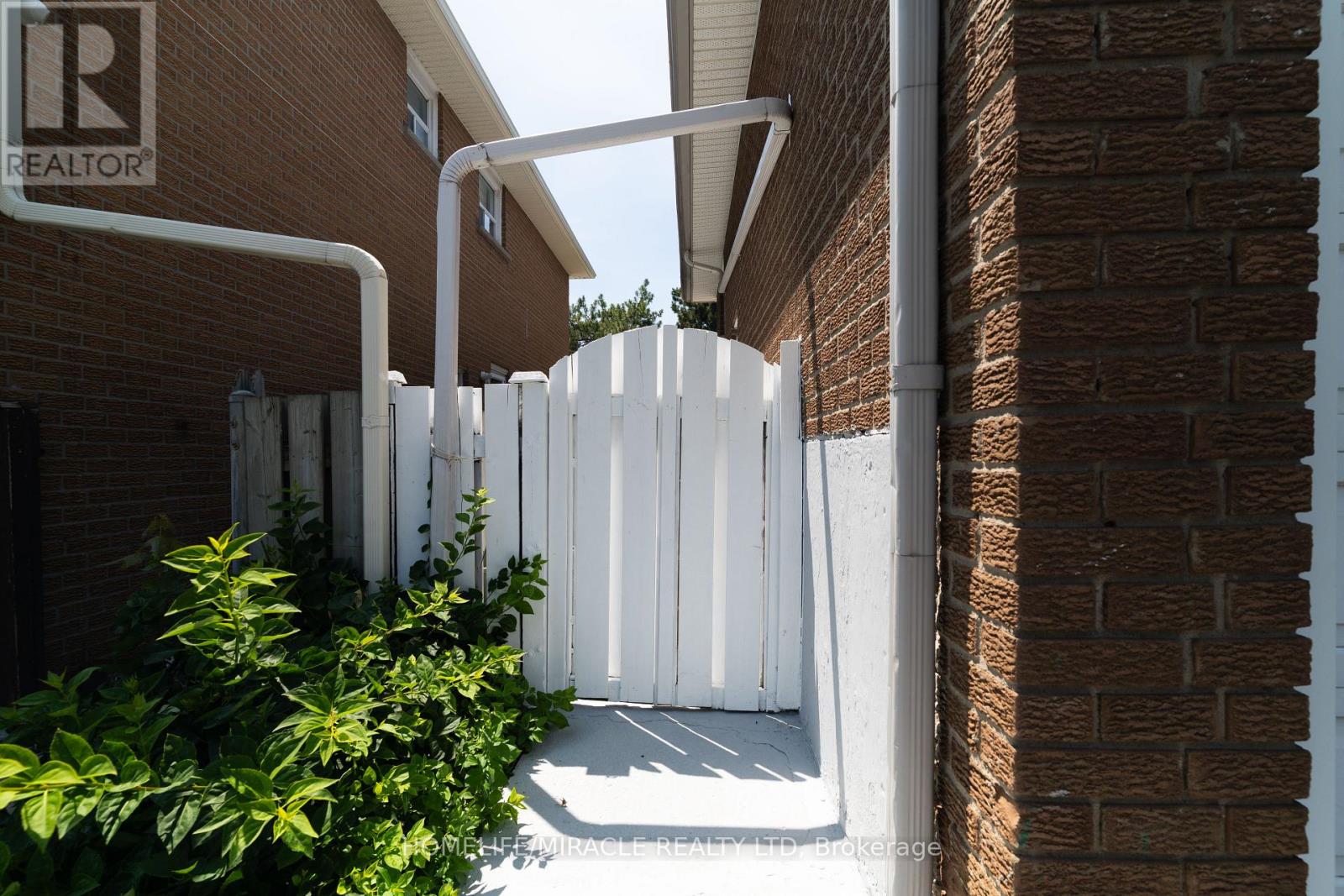 7568 Middleshire Drive, Mississauga, Ontario L4T 3S2 - Photo 37 - W12520752