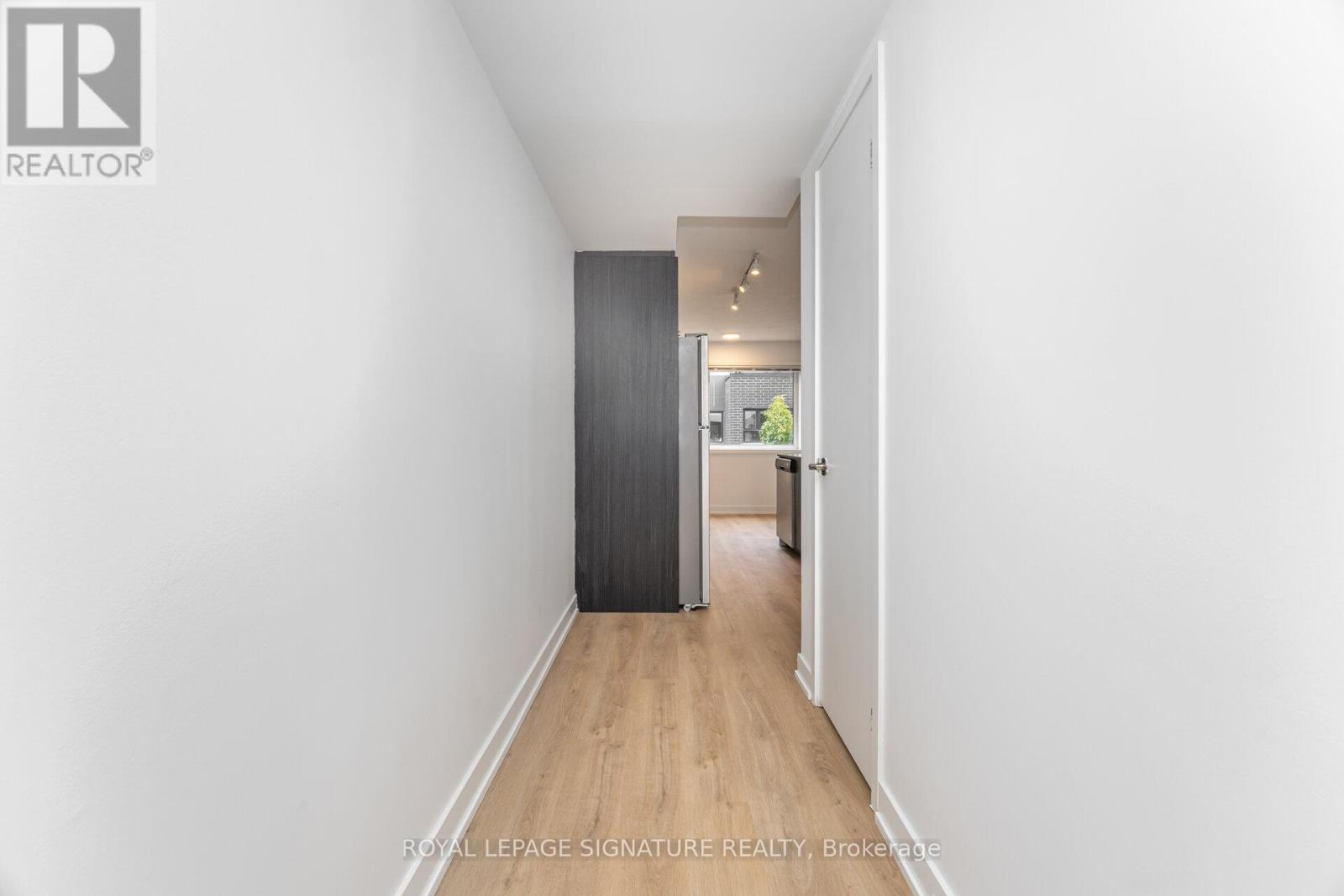 610 - 1129 Cooke Boulevard, Burlington, Ontario L7T 0C3 - Photo 5 - W12520766