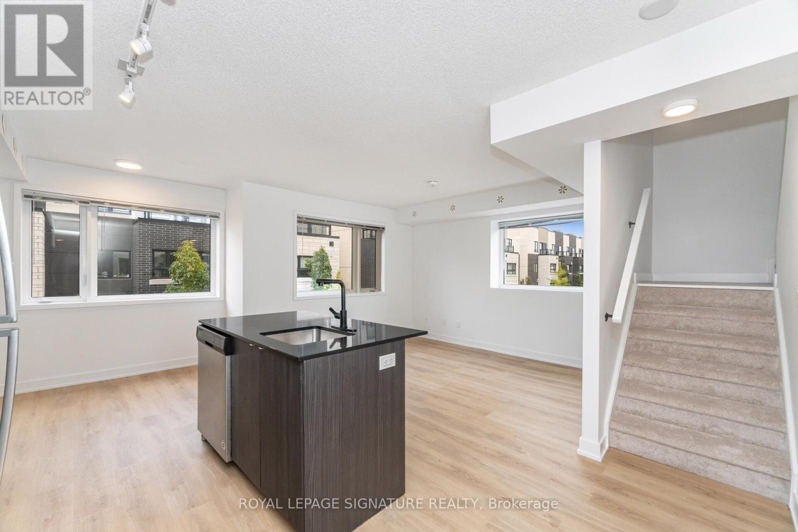 610 - 1129 Cooke Boulevard, Burlington, Ontario L7T 0C3 - Photo 6 - W12520766