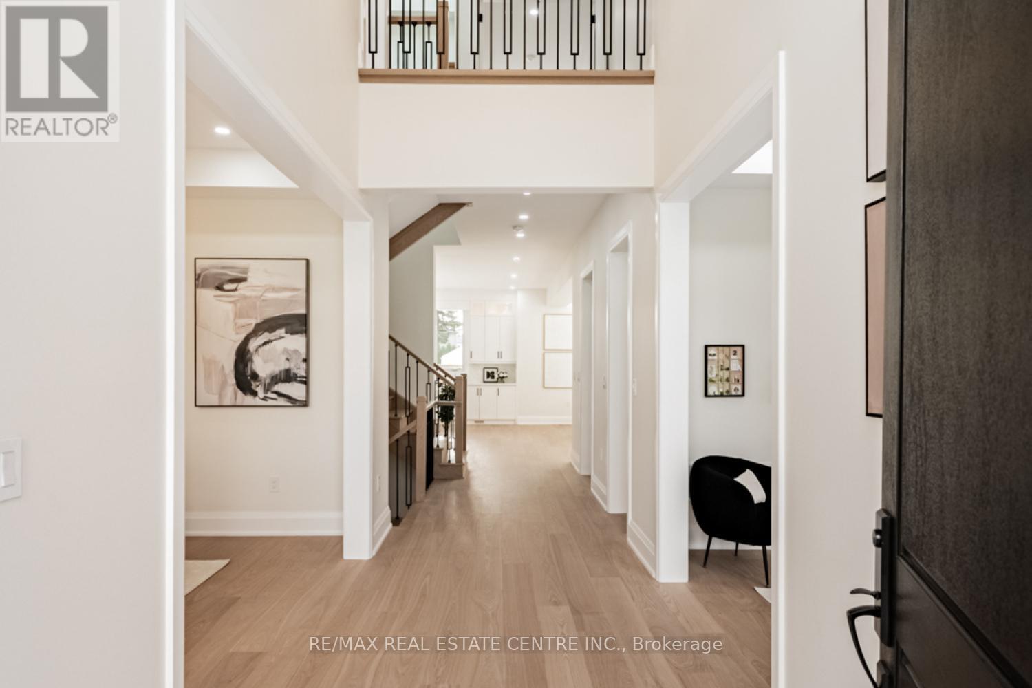 368 Weighton Drive, Oakville, Ontario  L6K 2R4 - Photo 2 - W12520782