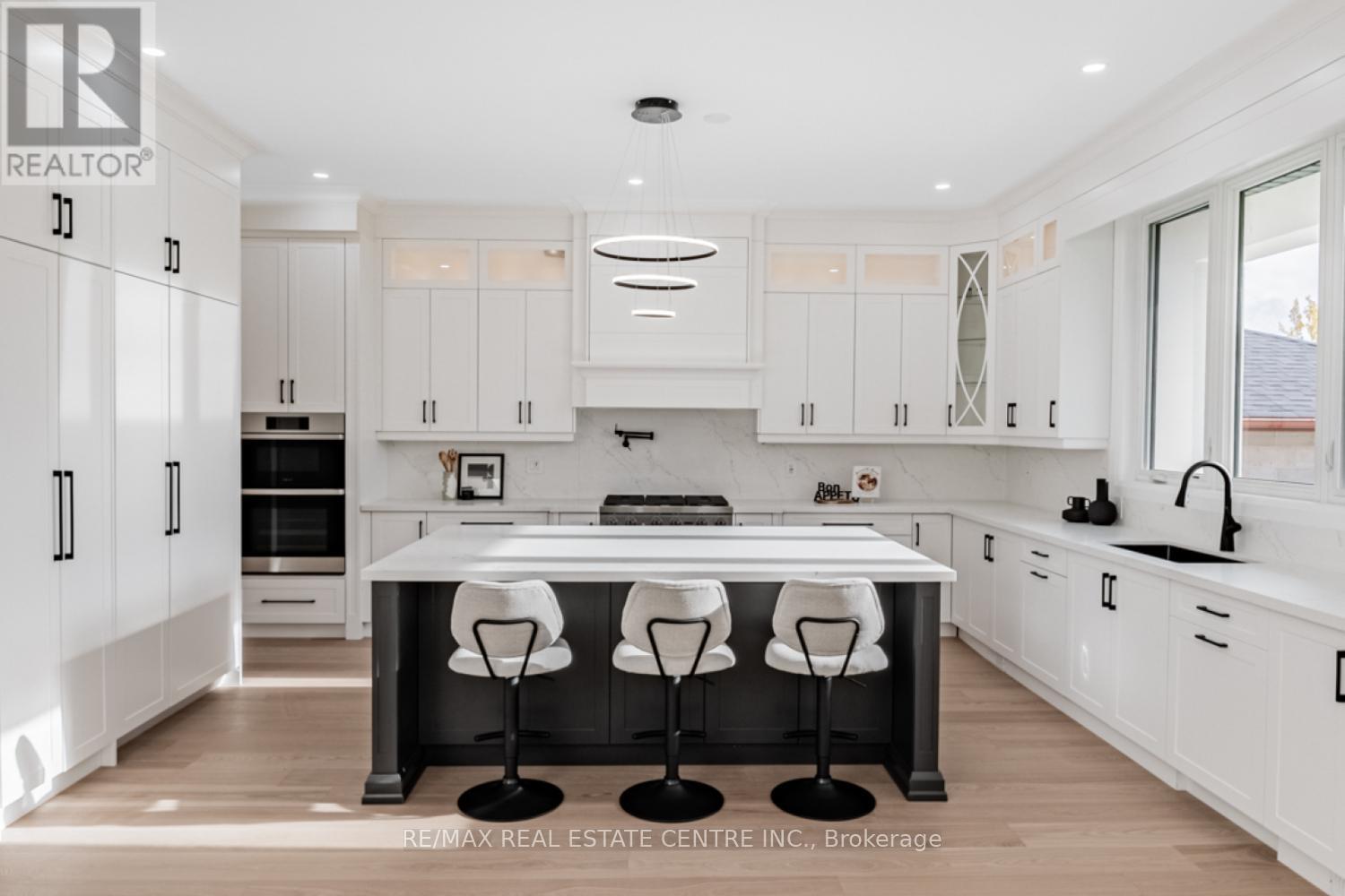 368 Weighton Drive, Oakville, Ontario  L6K 2R4 - Photo 8 - W12520782