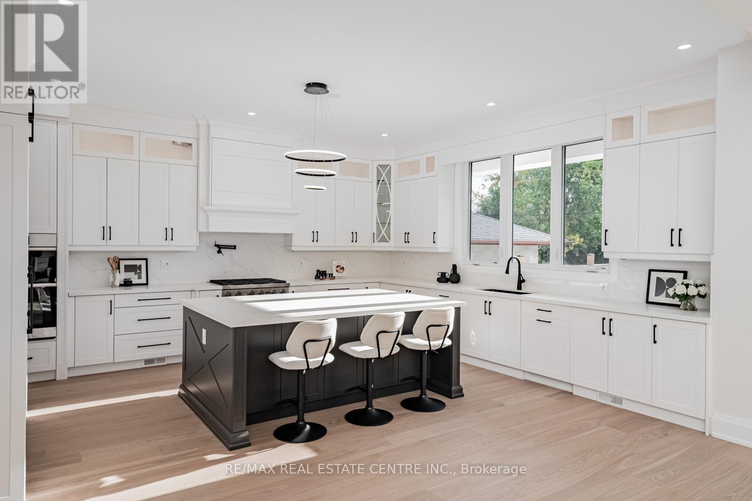 368 Weighton Drive, Oakville, Ontario  L6K 2R4 - Photo 9 - W12520782