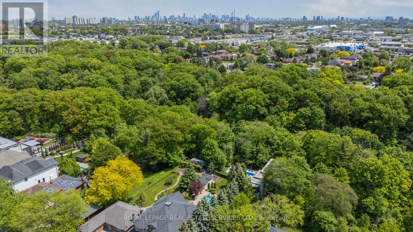 28 CORNELIUS PARKWAY, Toronto, Ontario