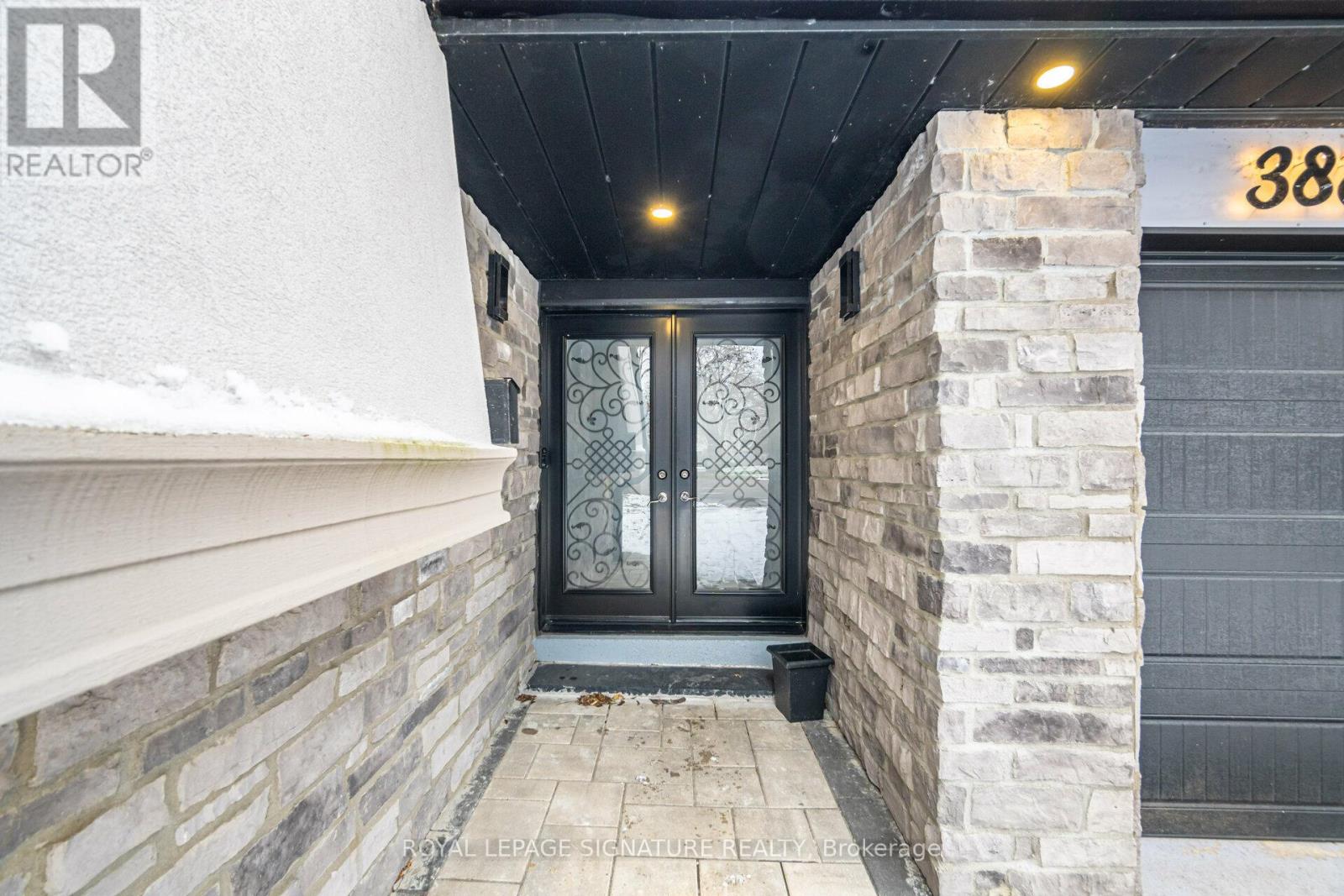 388 Antigua Road, Mississauga, Ontario  L5B 1C4 - Photo 2 - W12520844