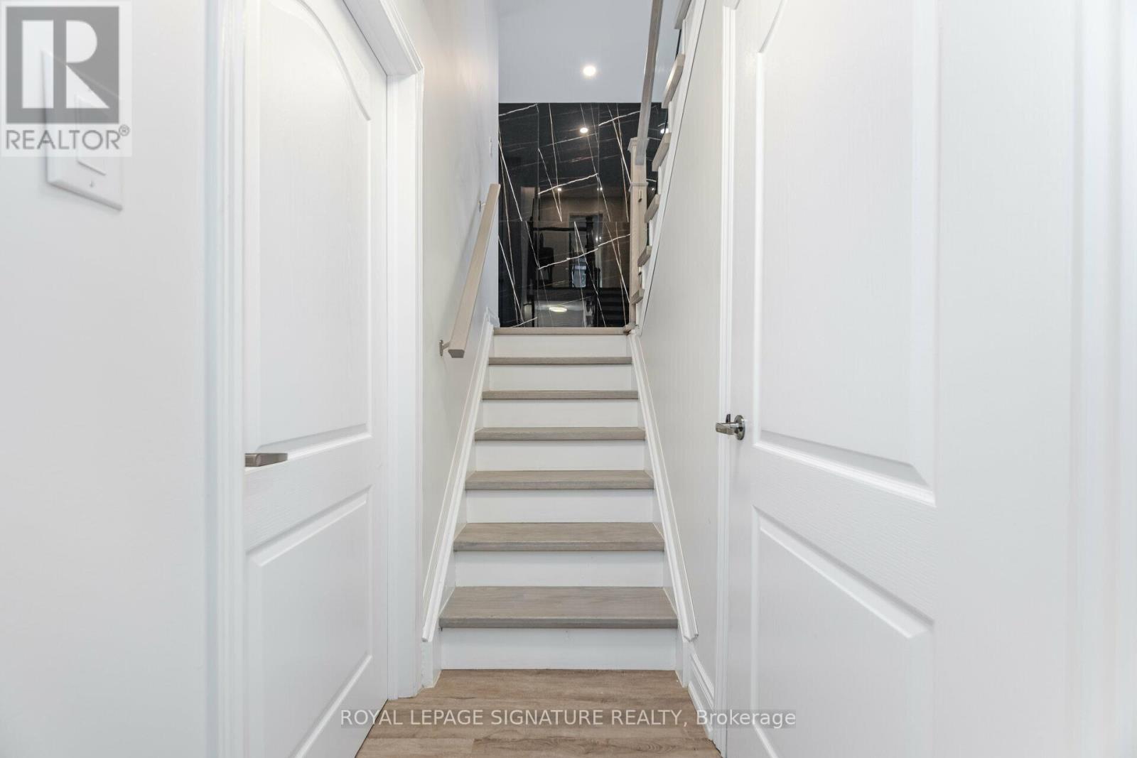 388 Antigua Road, Mississauga, Ontario  L5B 1C4 - Photo 32 - W12520844