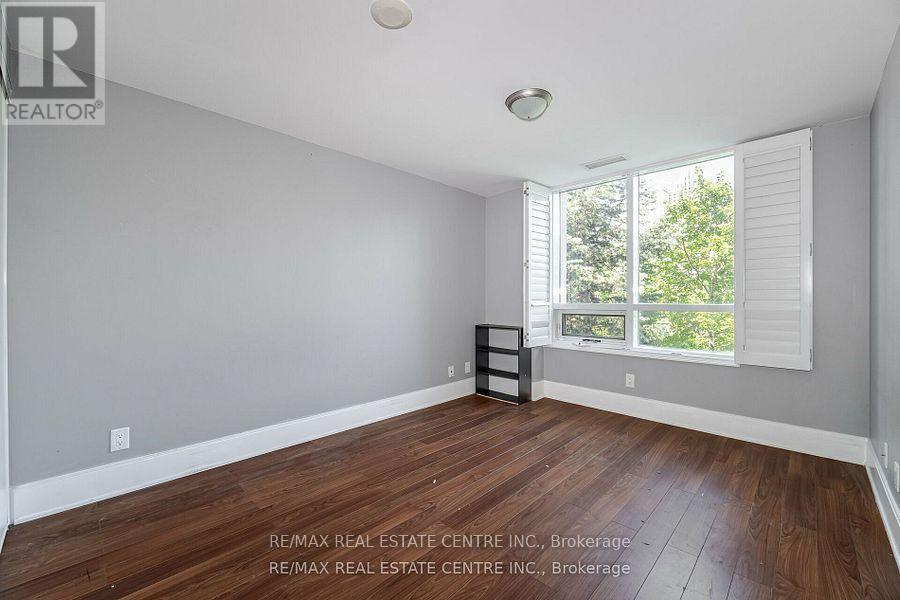 204 - 330 Burnhamthorpe Road, Mississauga, Ontario  L5B 0E1 - Photo 25 - W12520854