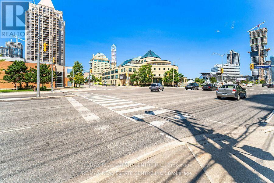 204 - 330 Burnhamthorpe Road, Mississauga, Ontario  L5B 0E1 - Photo 40 - W12520854