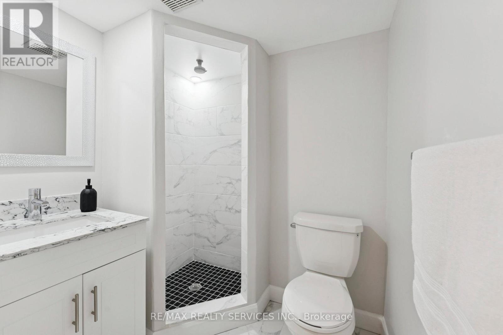 21 Majestic Crescent, Brampton, Ontario  L6S 3N1 - Photo 11 - W12520862