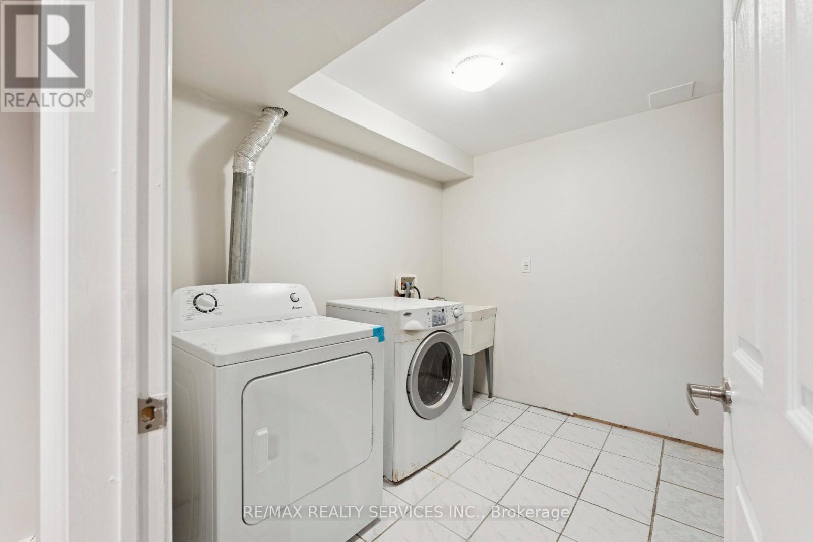 21 Majestic Crescent, Brampton, Ontario  L6S 3N1 - Photo 12 - W12520862