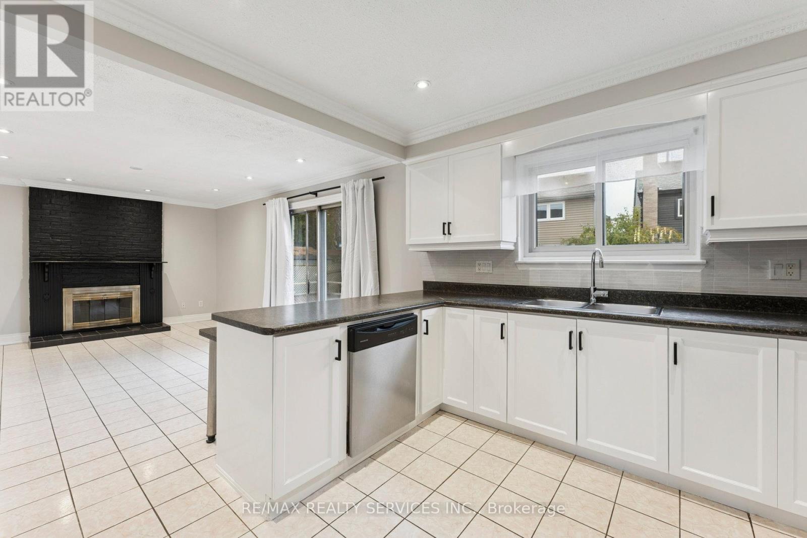 21 Majestic Crescent, Brampton, Ontario  L6S 3N1 - Photo 16 - W12520862