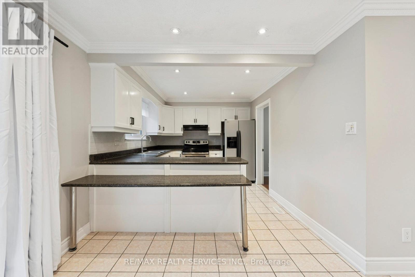 21 Majestic Crescent, Brampton, Ontario  L6S 3N1 - Photo 18 - W12520862