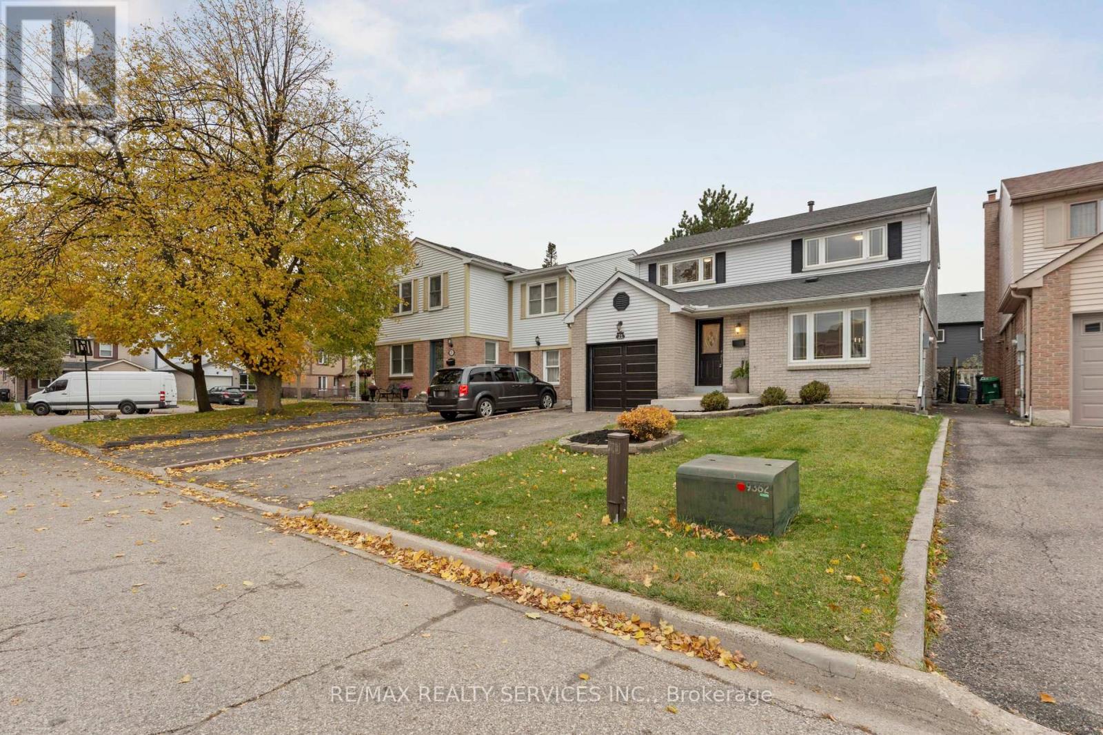 21 Majestic Crescent, Brampton, Ontario  L6S 3N1 - Photo 3 - W12520862