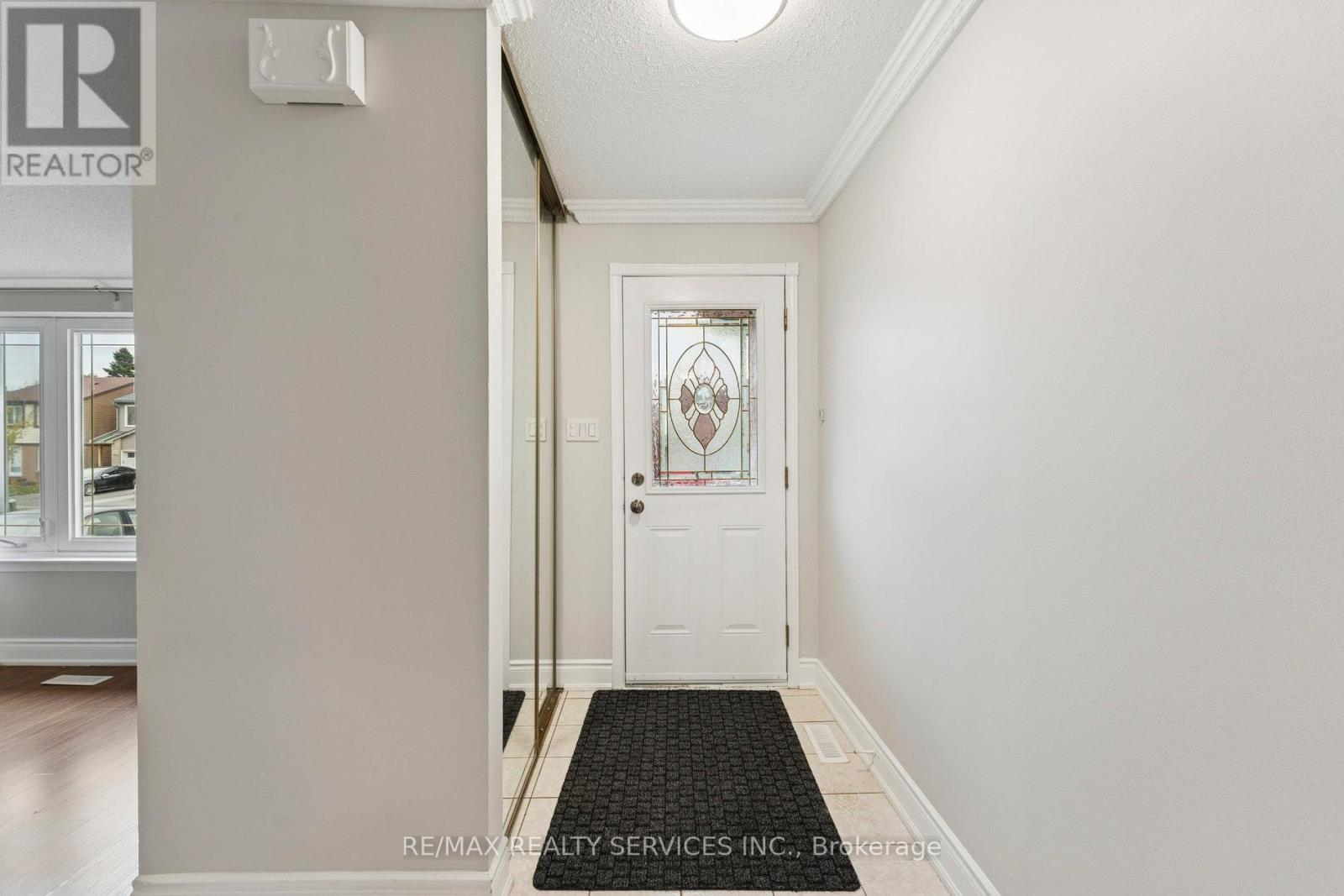 21 Majestic Crescent, Brampton, Ontario  L6S 3N1 - Photo 8 - W12520862