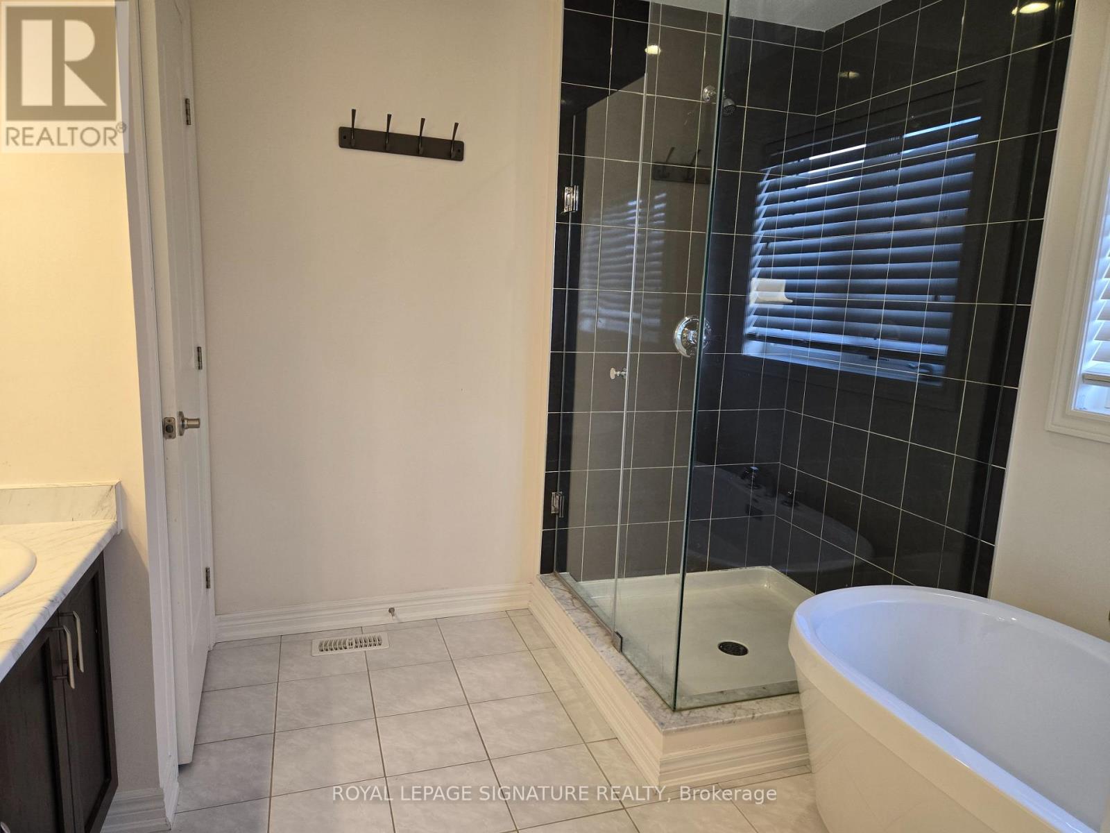 8 Beasley Grove, Hamilton, Ontario  L9K 0J7 - Photo 11 - X12520776