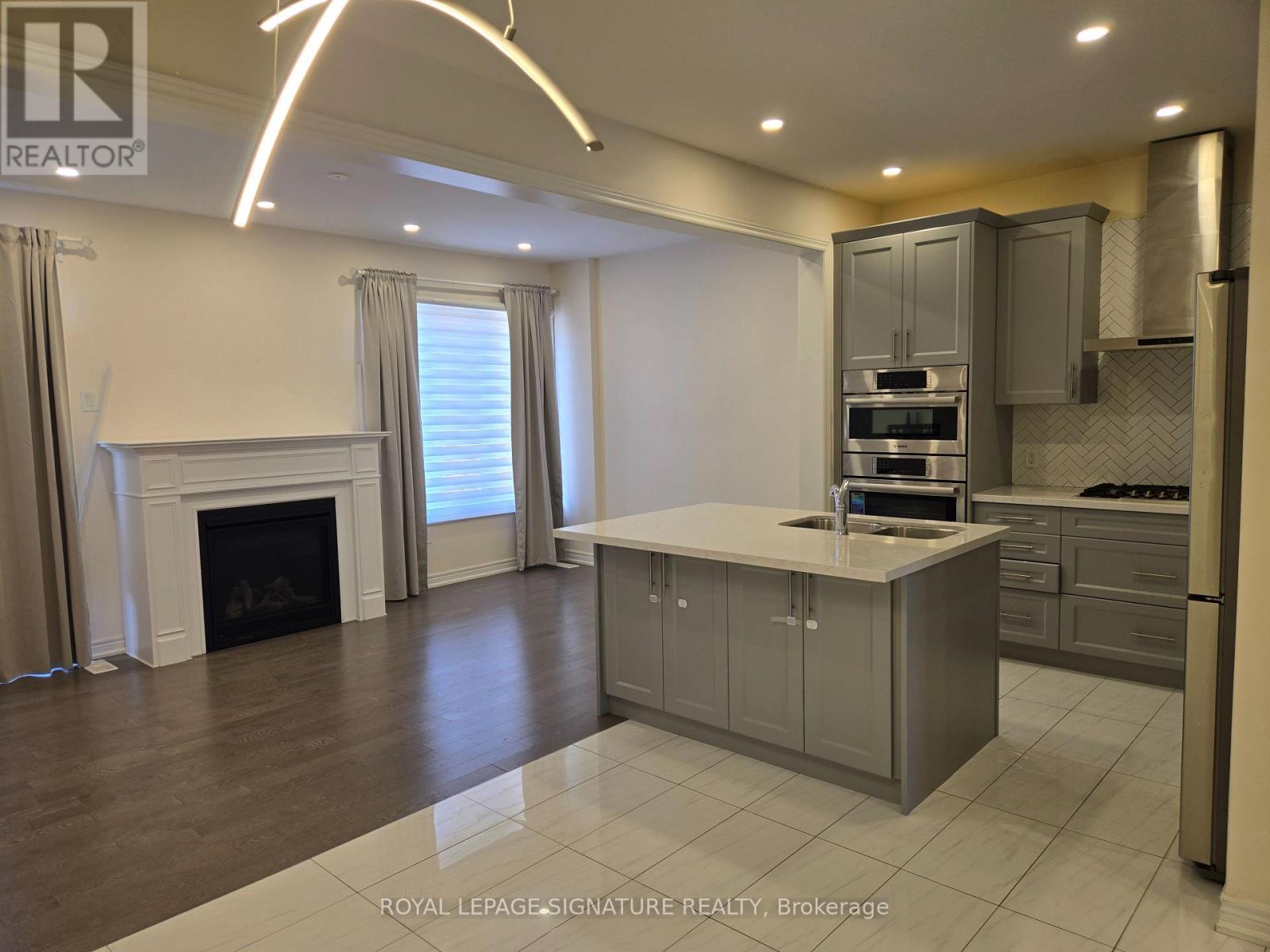 8 Beasley Grove, Hamilton, Ontario  L9K 0J7 - Photo 4 - X12520776