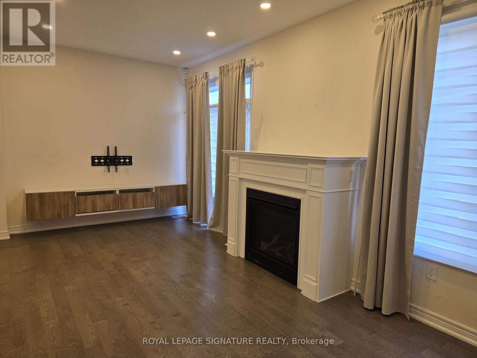 8 Beasley Grove, Hamilton, Ontario  L9K 0J7 - Photo 9 - X12520776