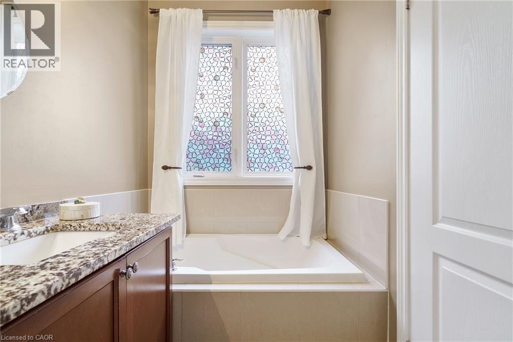 25 Sidare Court, Grimsby, Ontario  L3M 4E8 - Photo 20 - 40786109