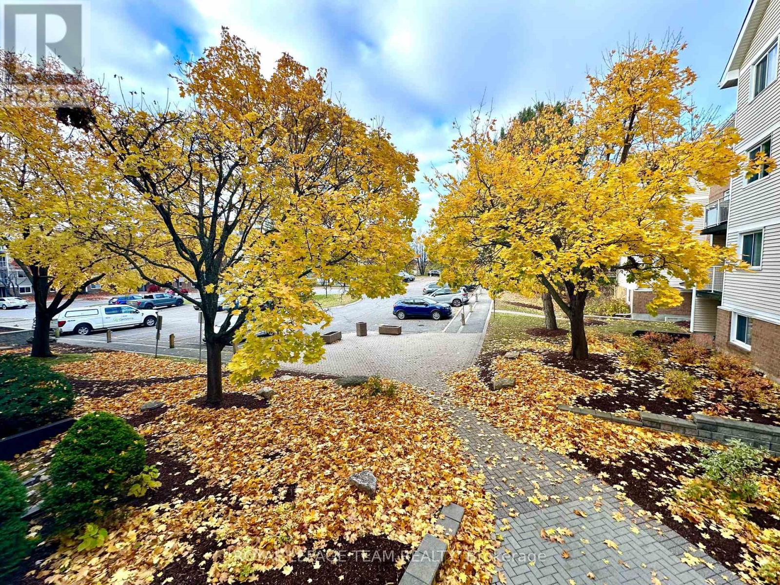 200 - 260 Brittany Drive, Ottawa, Ontario  K1K 4M2 - Photo 2 - X12475328