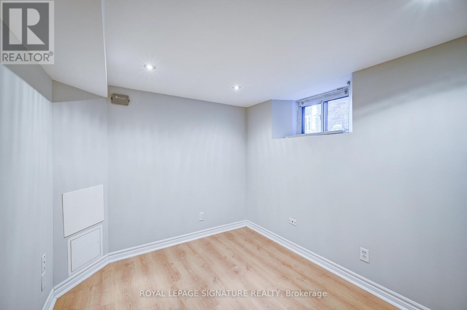 26 Hector Avenue, Toronto, Ontario  M6G 3G3 - Photo 11 - C12521006