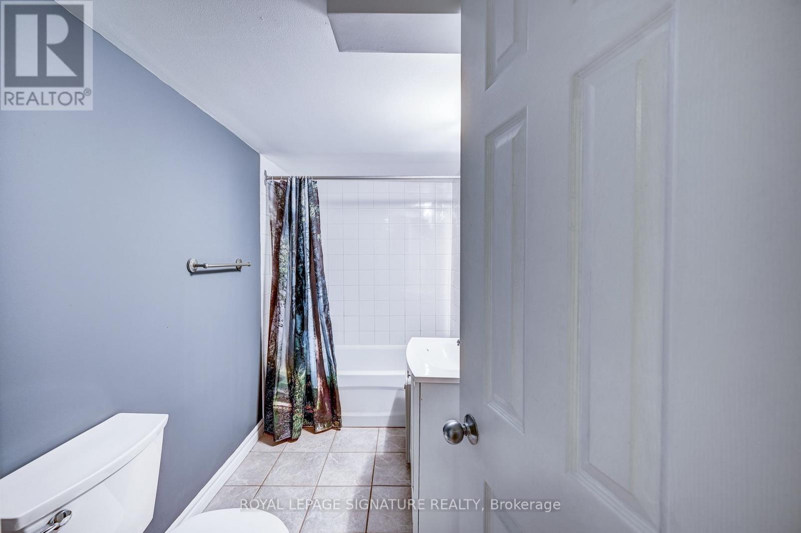 26 Hector Avenue, Toronto, Ontario  M6G 3G3 - Photo 13 - C12521006