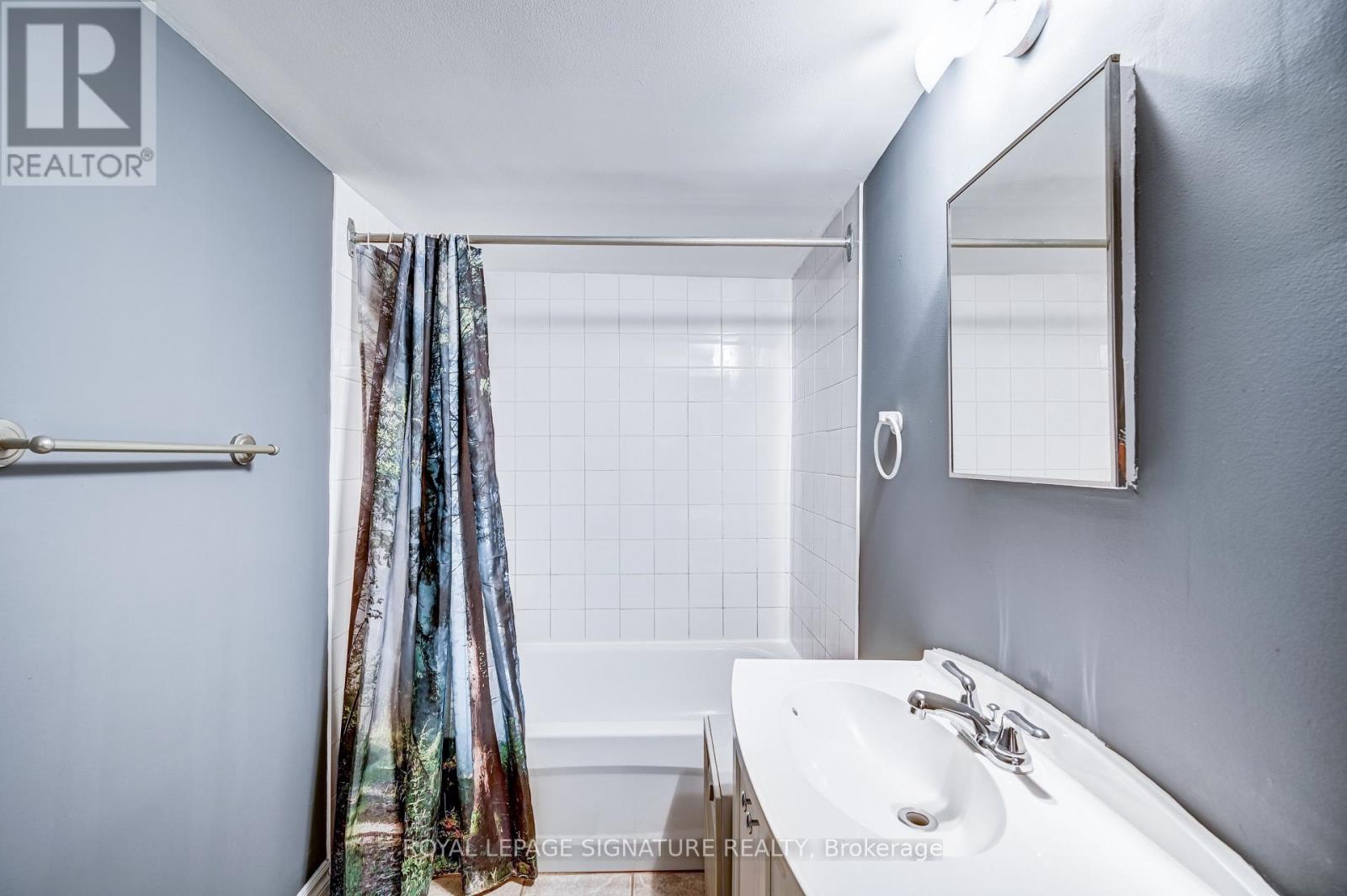 26 Hector Avenue, Toronto, Ontario  M6G 3G3 - Photo 14 - C12521006