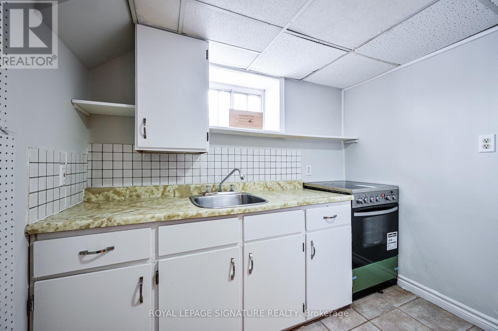 26 Hector Avenue, Toronto, Ontario  M6G 3G3 - Photo 17 - C12521006