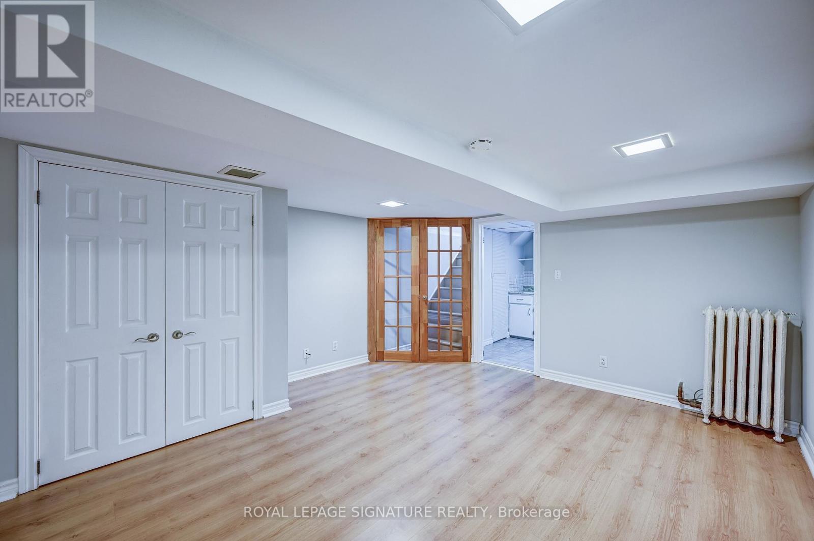 26 Hector Avenue, Toronto, Ontario  M6G 3G3 - Photo 6 - C12521006