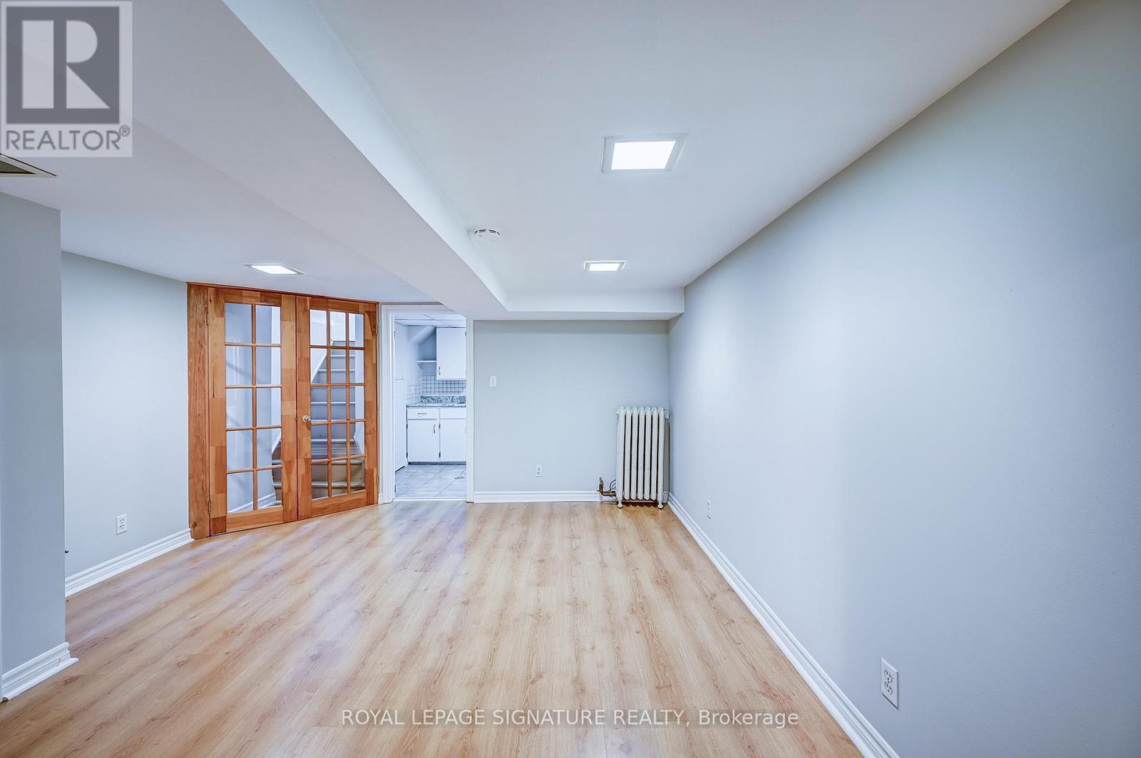 26 Hector Avenue, Toronto, Ontario  M6G 3G3 - Photo 7 - C12521006