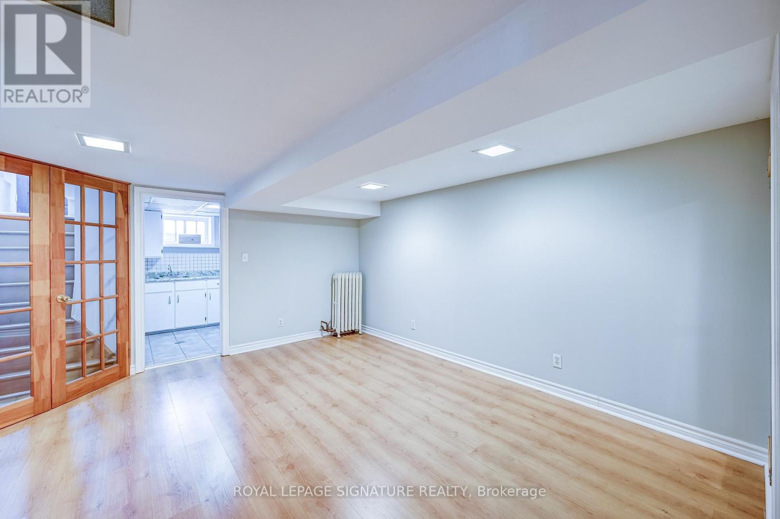 26 Hector Avenue, Toronto, Ontario  M6G 3G3 - Photo 8 - C12521006