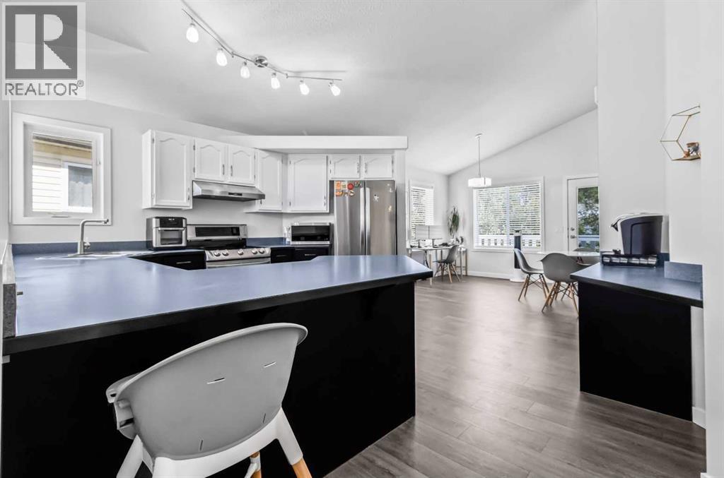 295 Coventry Road Ne, Calgary, Alberta  T3K 5K5 - Photo 9 - A2253150