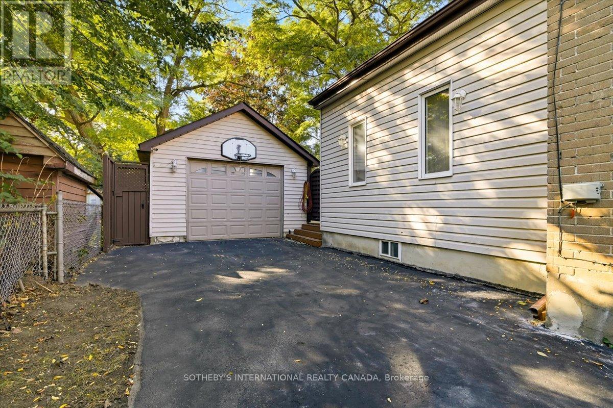 10 Roosevelt Avenue, Ajax, Ontario  L1S 2L2 - Photo 4 - E12520912