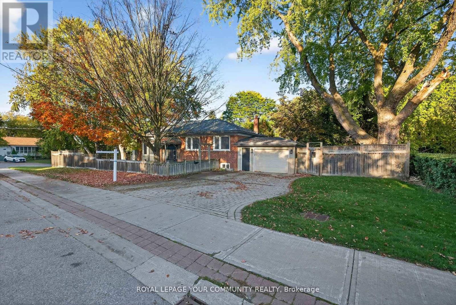 67 Monkswood Crescent, Newmarket, Ontario  L3Y 2J9 - Photo 3 - N12520898