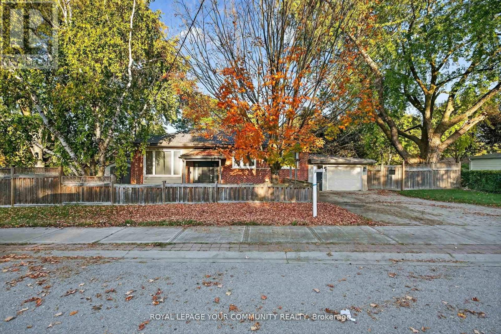 67 Monkswood Crescent, Newmarket, Ontario  L3Y 2J9 - Photo 4 - N12520898