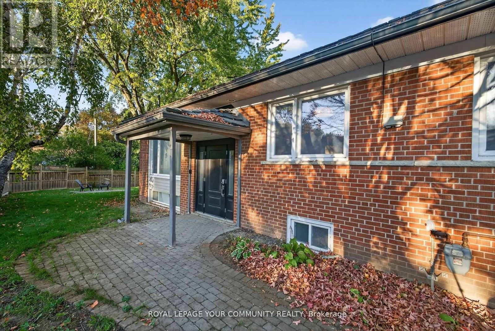 67 Monkswood Crescent, Newmarket, Ontario  L3Y 2J9 - Photo 5 - N12520898