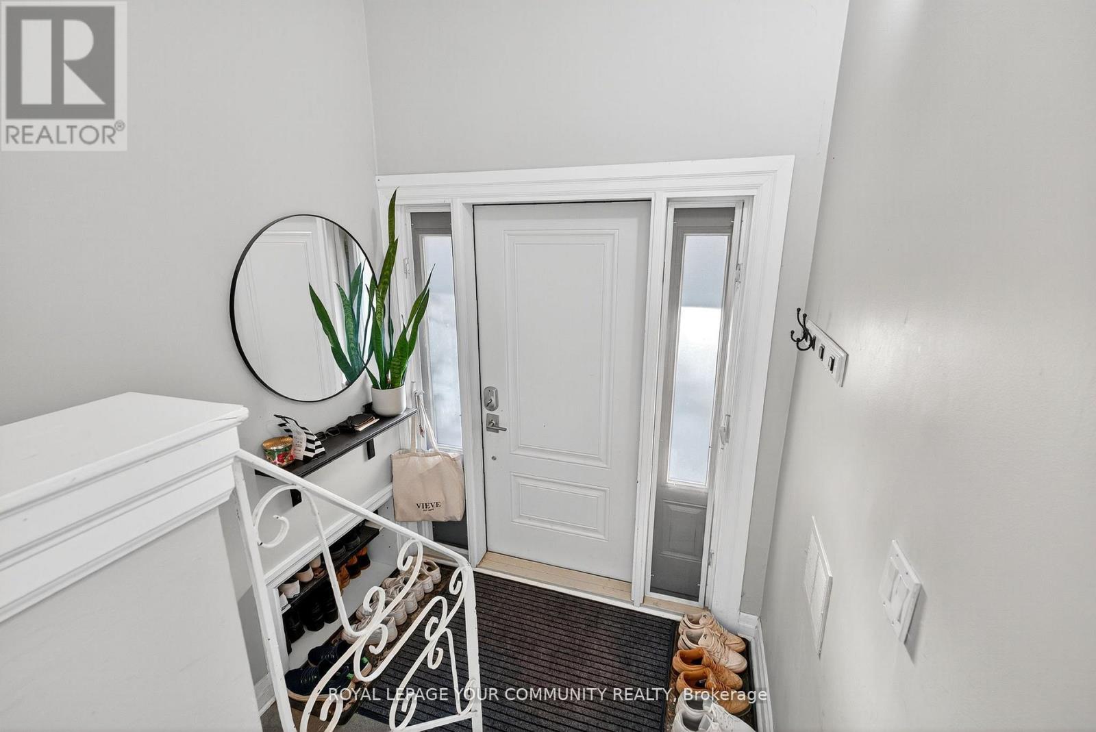 67 Monkswood Crescent, Newmarket, Ontario  L3Y 2J9 - Photo 8 - N12520898