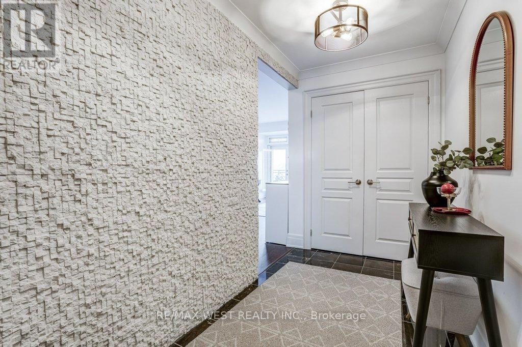 404 - 35 Baker Hill Boulevard, Whitchurch-Stouffville, Ontario  L4A 1P8 - Photo 7 - N12520954