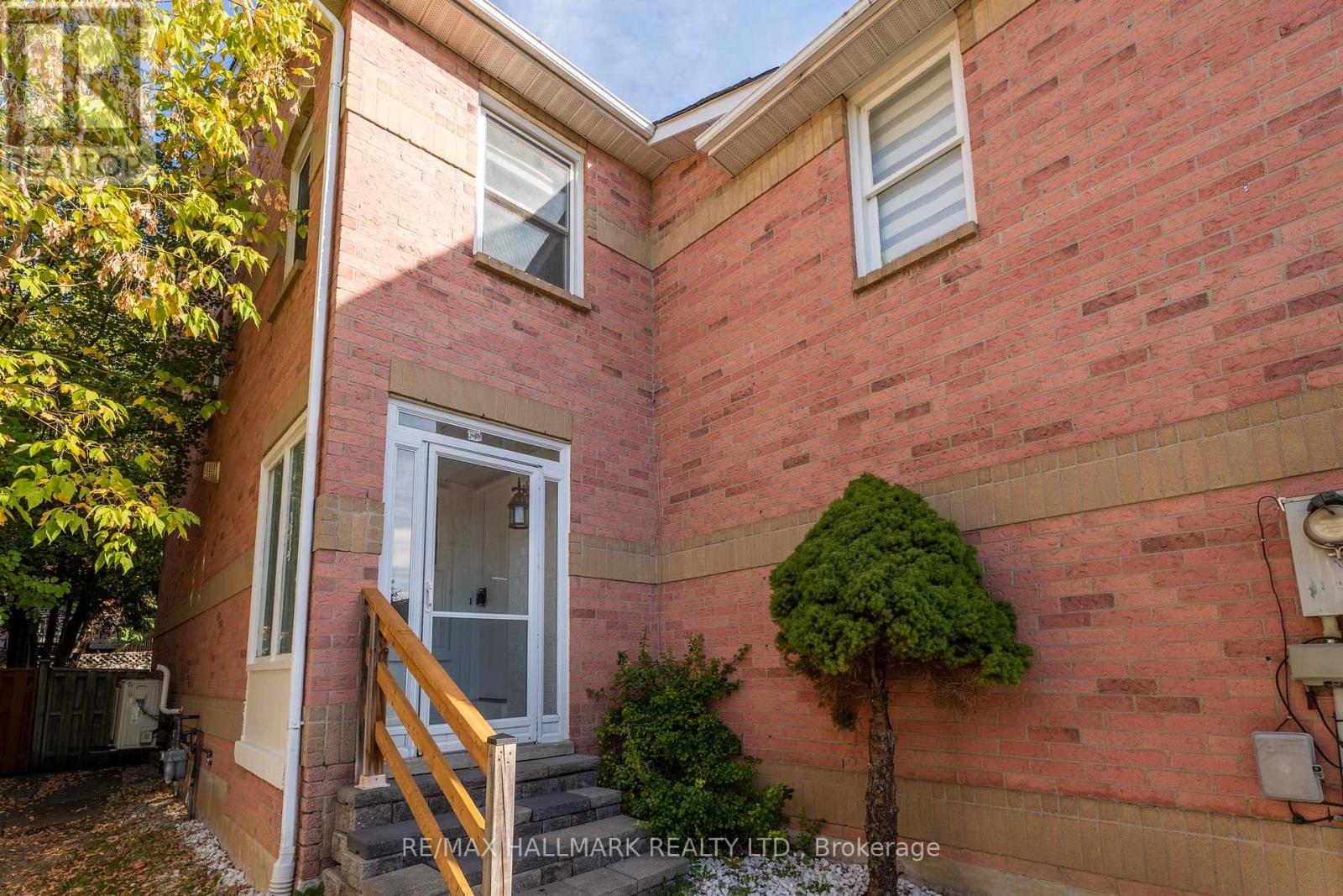 48 Bingham Street, Richmond Hill, Ontario  L4C 9R2 - Photo 2 - N12521124