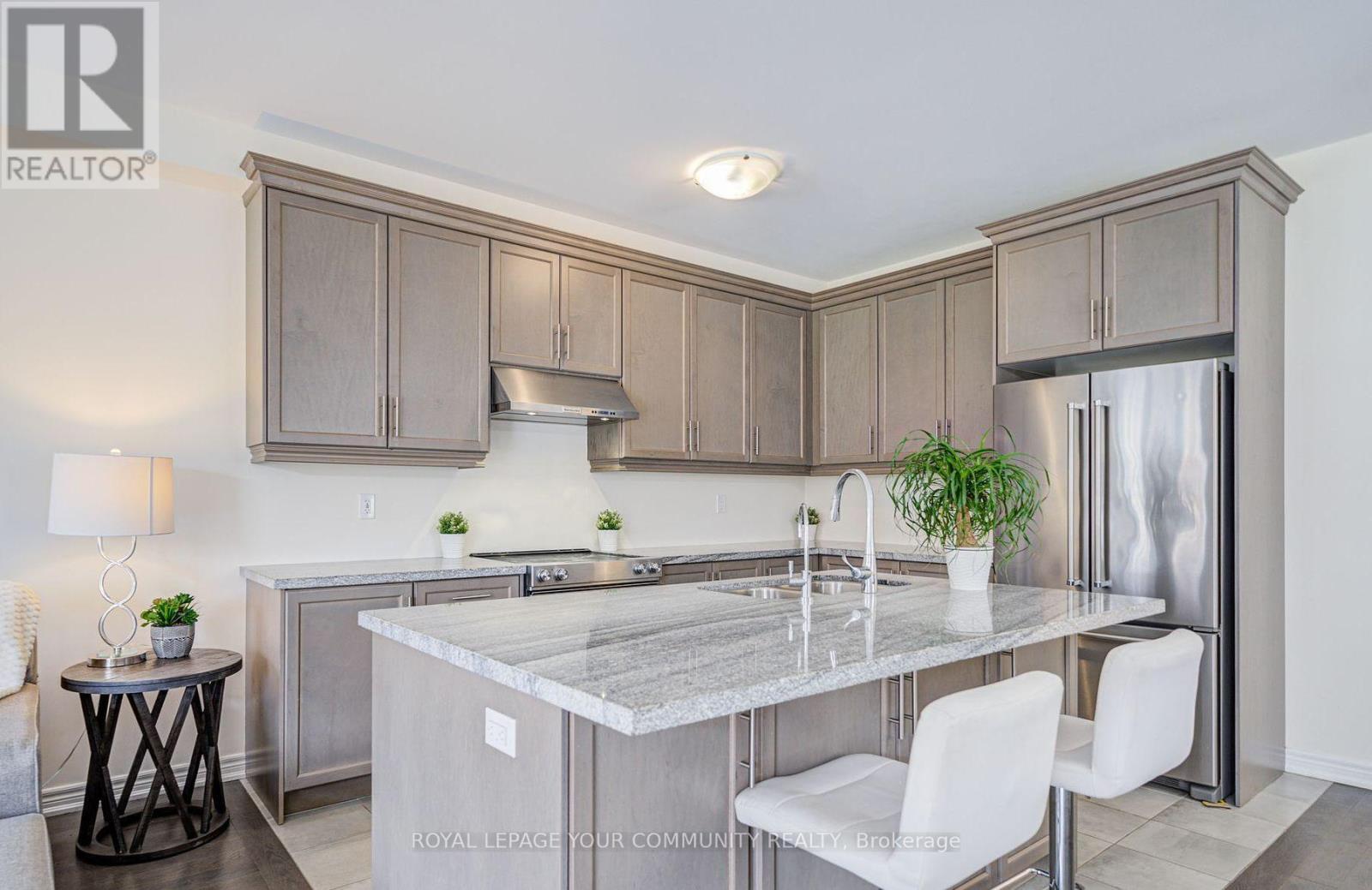 290 Silk Twist Drive, East Gwillimbury, Ontario  L9N 0V4 - Photo 2 - N12521130